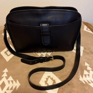 SOLD🖤Vintage Coach Brighton Bag, style 9995